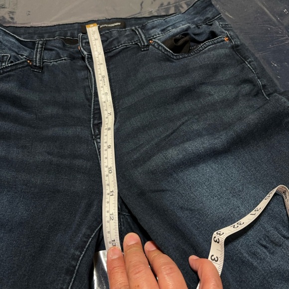 Women's Skinny Jeans in Dark Indigo Wash - Picture 7 of 8